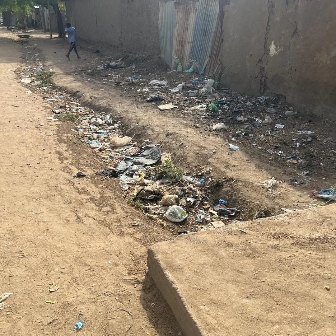 Canal engorgé de déchets dans le 1er arrondissement